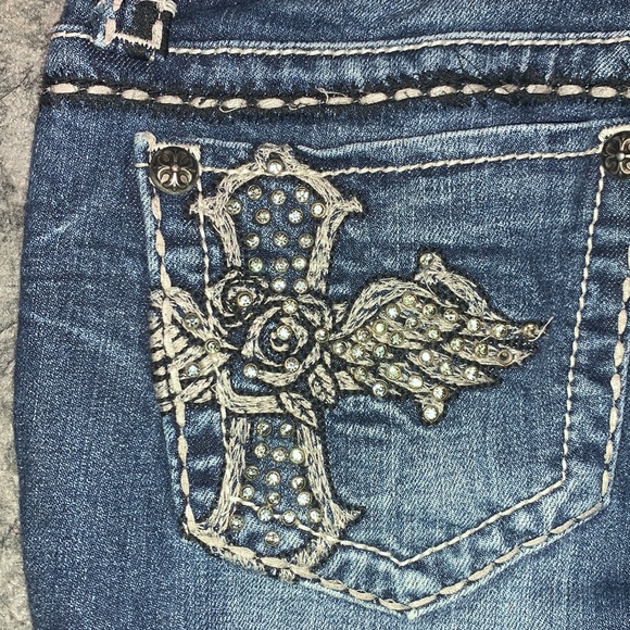 💫 3 for $15 - Miss Me Crop Jeans - Picture 3 of 5